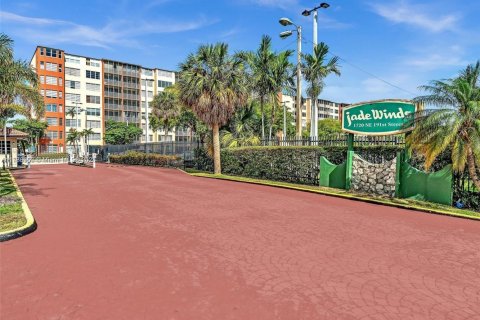 Condo in Miami, Florida, 2 bedrooms  № 1702029 - photo 13