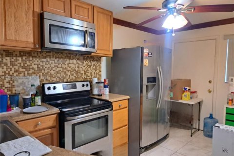 Condo in Miami, Florida, 2 bedrooms  № 1702029 - photo 12