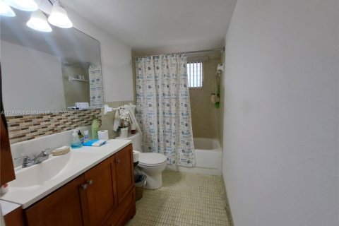 Condo in Miami, Florida, 2 bedrooms  № 1702029 - photo 7