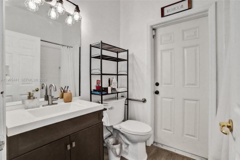 House in Pembroke Pines, Florida 5 bedrooms, 336.49 sq.m. № 2064383 - photo 10