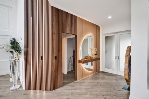 House in Pembroke Pines, Florida 5 bedrooms, 336.49 sq.m. № 2064383 - photo 8