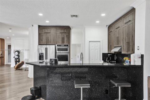 House in Pembroke Pines, Florida 5 bedrooms, 336.49 sq.m. № 2064383 - photo 19