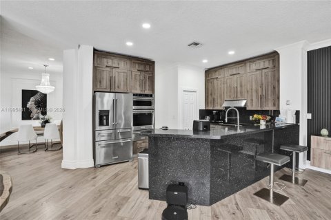 House in Pembroke Pines, Florida 5 bedrooms, 336.49 sq.m. № 2064383 - photo 20