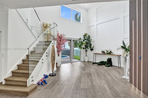 House in Pembroke Pines, Florida 5 bedrooms, 336.49 sq.m. № 2064383 - photo 15