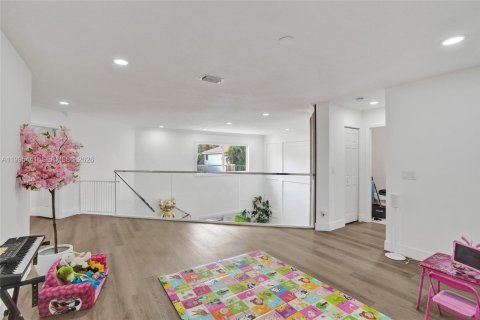 House in Pembroke Pines, Florida 5 bedrooms, 336.49 sq.m. № 2064383 - photo 30