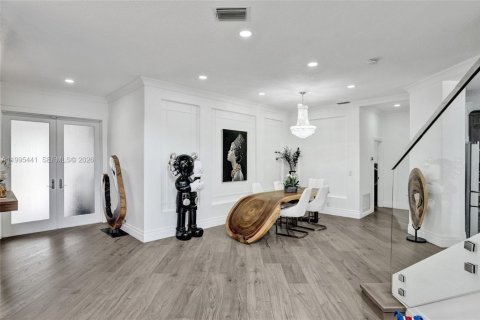 House in Pembroke Pines, Florida 5 bedrooms, 336.49 sq.m. № 2064383 - photo 16