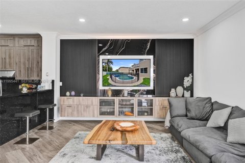 House in Pembroke Pines, Florida 5 bedrooms, 336.49 sq.m. № 2064383 - photo 23