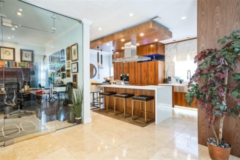 House in Doral, Florida 5 bedrooms, 328.5 sq.m. № 1850479 - photo 20