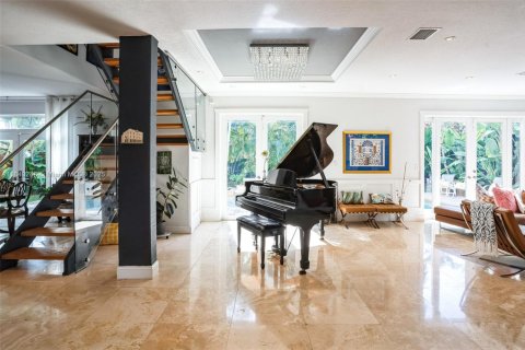 House in Doral, Florida 5 bedrooms, 328.5 sq.m. № 1850479 - photo 15