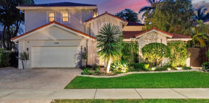 House in Doral, Florida 5 bedrooms, 328.5 sq.m. № 1850479