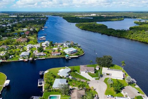 Land in Fort Myers, Florida № 1431154 - photo 10