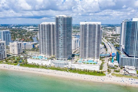 Condo in Hallandale Beach, Florida, 1 bedroom  № 2052798 - photo 17