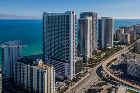 Condo in Hallandale Beach, Florida, 1 bedroom  № 2052798 - photo 18