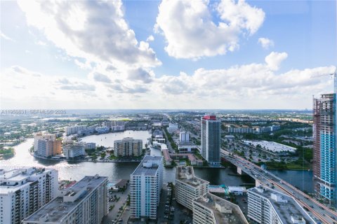 Condo in Hallandale Beach, Florida, 1 bedroom  № 2052798 - photo 13