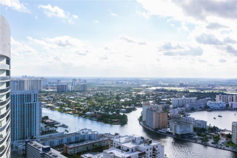 Condo in Hallandale Beach, Florida, 1 bedroom  № 2052798 - photo 14