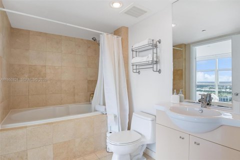 Condo in Hallandale Beach, Florida, 1 bedroom  № 2052798 - photo 10