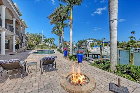 House in Sarasota, Florida 5 bedrooms, 498.05 sq.m. № 2105800