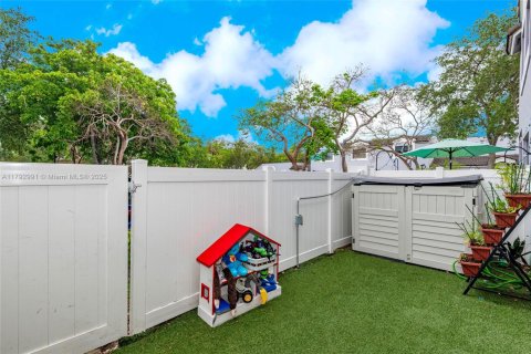 Adosado en venta en Pembroke Pines, Florida, 3 dormitorios, 117.8 m2 № 1861401 - foto 27