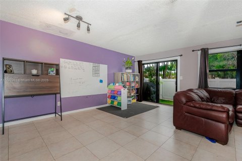Adosado en venta en Pembroke Pines, Florida, 3 dormitorios, 117.8 m2 № 1861401 - foto 16