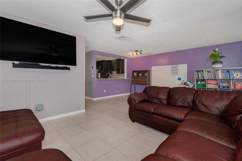 Adosado en venta en Pembroke Pines, Florida, 3 dormitorios, 117.8 m2 № 1861401 - foto 18