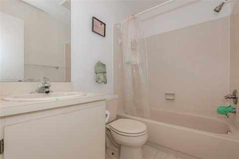 Adosado en venta en Pembroke Pines, Florida, 3 dormitorios, 117.8 m2 № 1861401 - foto 11