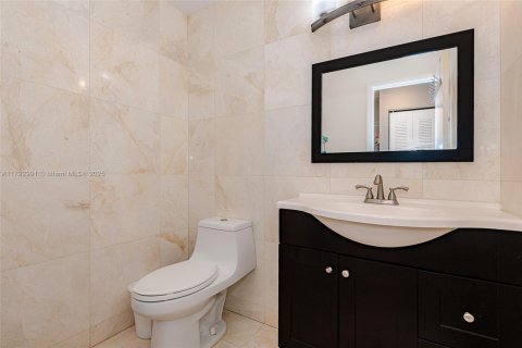 Adosado en venta en Pembroke Pines, Florida, 3 dormitorios, 117.8 m2 № 1861401 - foto 4