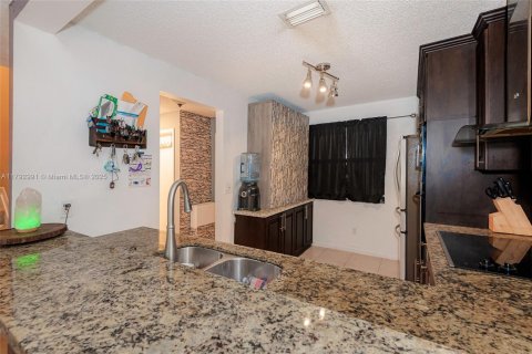 Adosado en venta en Pembroke Pines, Florida, 3 dormitorios, 117.8 m2 № 1861401 - foto 23