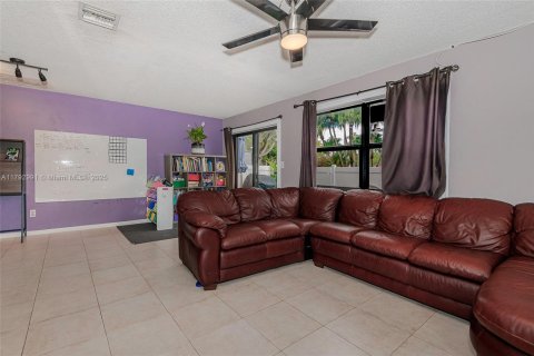 Adosado en venta en Pembroke Pines, Florida, 3 dormitorios, 117.8 m2 № 1861401 - foto 17