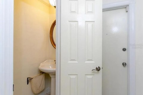 Townhouse in Sarasota, Florida 3 bedrooms, 124.77 sq.m. № 1919340 - photo 16