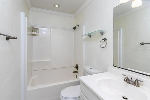 Townhouse in Sarasota, Florida 3 bedrooms, 124.77 sq.m. № 1919340 - photo 9