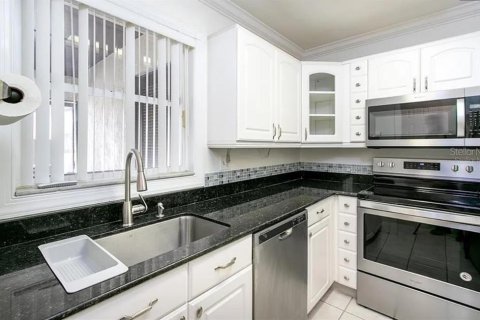 Townhouse in Sarasota, Florida 3 bedrooms, 124.77 sq.m. № 1919340 - photo 5