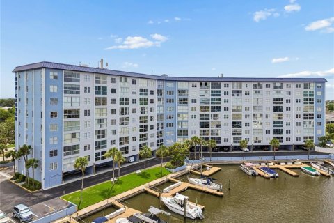 Condo in New Port Richey, Florida, 1 bedroom № 2205585