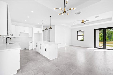 Casa en venta en Cape Coral, Florida, 3 dormitorios № 2000545 - foto 15