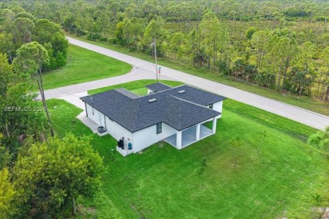 Casa en venta en Cape Coral, Florida, 3 dormitorios № 2000545 - foto 23