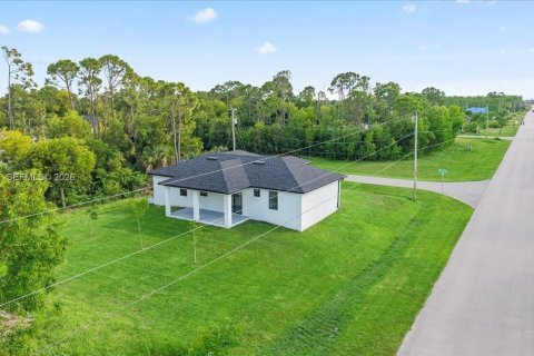 Casa en venta en Cape Coral, Florida, 3 dormitorios № 2000545 - foto 24