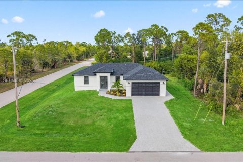 Casa en venta en Cape Coral, Florida, 3 dormitorios № 2000545 - foto 19