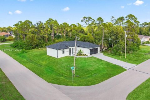 Casa en venta en Cape Coral, Florida, 3 dormitorios № 2000545 - foto 21