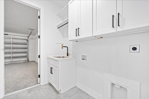 Casa en venta en Cape Coral, Florida, 3 dormitorios № 2000545 - foto 17