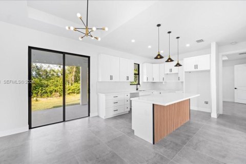 Casa en venta en Cape Coral, Florida, 3 dormitorios № 2000545 - foto 14