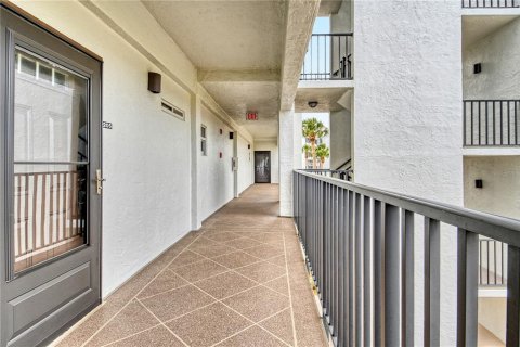 Copropriété à vendre à Longboat Key, Floride: 2 chambres, 123.1 m2 № 2418879 - photo 2