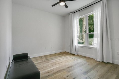 House in Sorrento, Florida 4 bedrooms, 218.13 sq.m. № 1873042 - photo 13