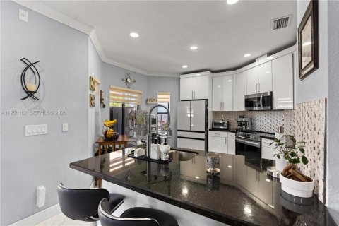 Villa ou maison à vendre à Miami, Floride: 4 chambres, 233.84 m2 № 2153605 - photo 11