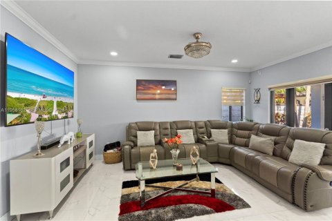 Villa ou maison à vendre à Miami, Floride: 4 chambres, 233.84 m2 № 2153605 - photo 18