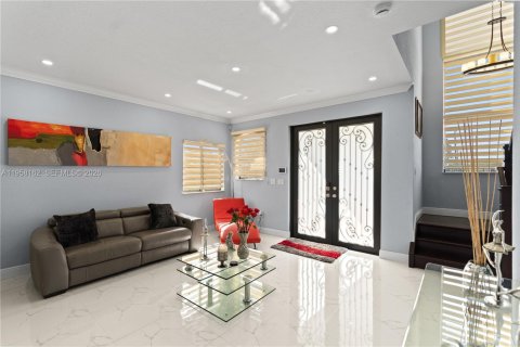 Villa ou maison à vendre à Miami, Floride: 4 chambres, 233.84 m2 № 2153605 - photo 5