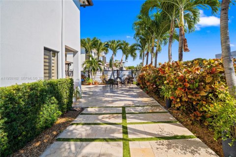 Villa ou maison à vendre à Miami, Floride: 4 chambres, 233.84 m2 № 2153605 - photo 29