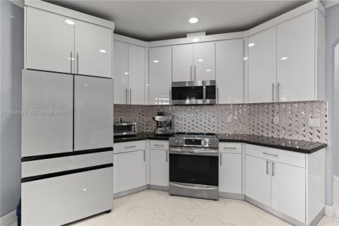 Villa ou maison à vendre à Miami, Floride: 4 chambres, 233.84 m2 № 2153605 - photo 14