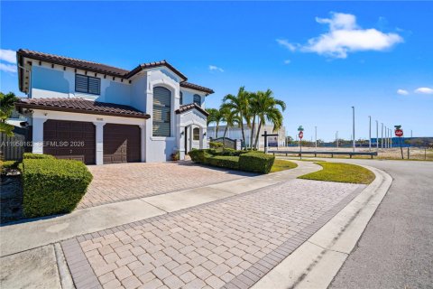 Villa ou maison à vendre à Miami, Floride: 4 chambres, 233.84 m2 № 2153605 - photo 2