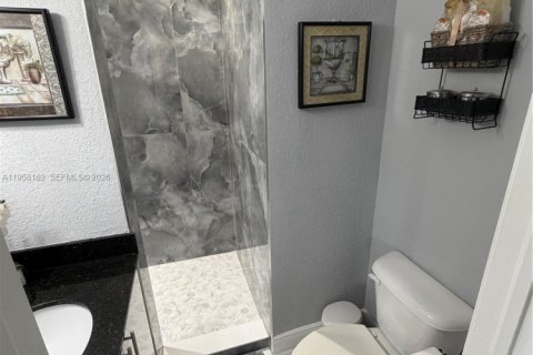 Villa ou maison à vendre à Miami, Floride: 4 chambres, 233.84 m2 № 2153605 - photo 23
