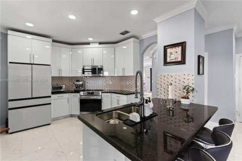 Villa ou maison à vendre à Miami, Floride: 4 chambres, 233.84 m2 № 2153605 - photo 16