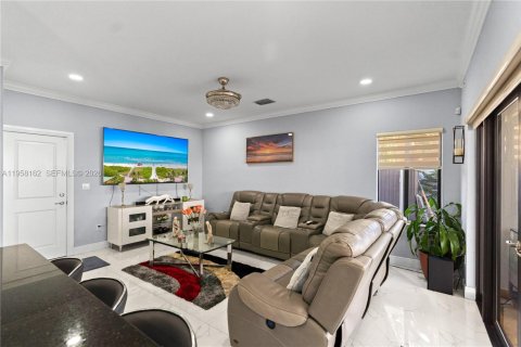 Villa ou maison à vendre à Miami, Floride: 4 chambres, 233.84 m2 № 2153605 - photo 17